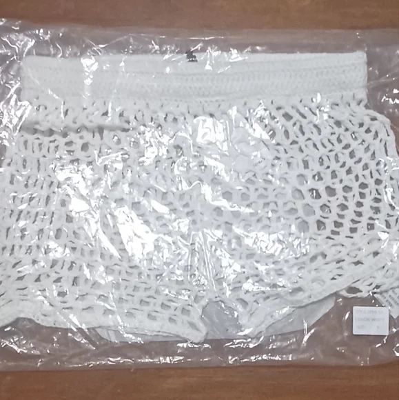 NWT OLIVACEOUS White Crochet Coverup Shorts Women’s - Picture 9 of 10